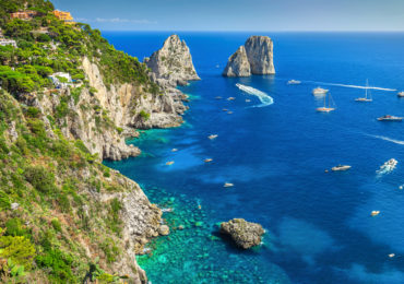 Faraglioni di Capri - Napoli in barca a vela